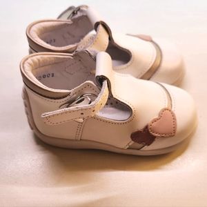 Heart toddler girl shoes size 6/7
